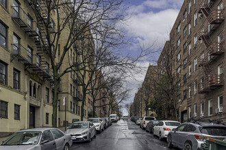 580 W 215th St in New York, NY - Building Photo - Building Photo