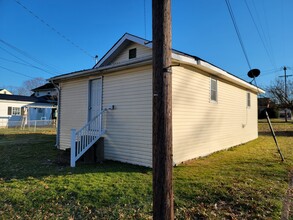 1342 Grosscup Ave in Dunbar, WV - Building Photo - Building Photo