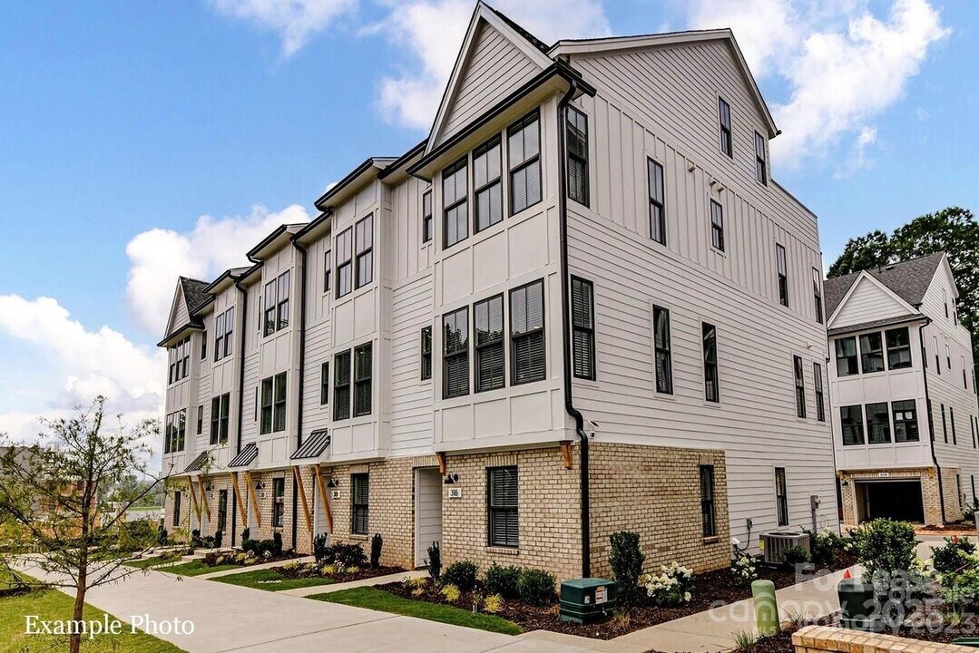 608 Old Dominion Dr in Charlotte, NC - Building Photo