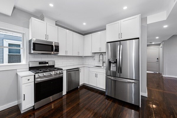19 Chase St, Unit 19 Chase St Unit2 in Boston, MA - Building Photo