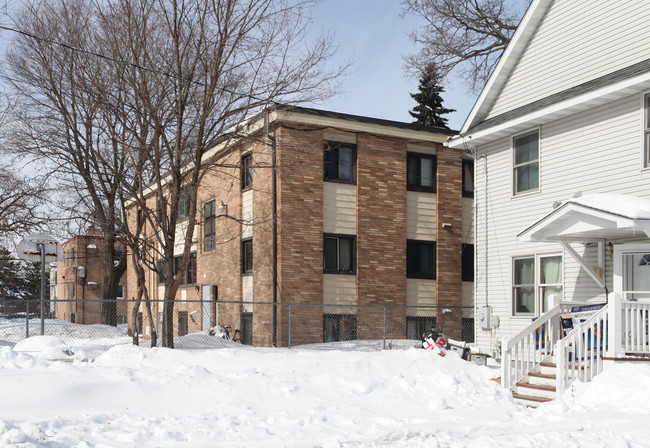 2021 Glenwood Ave N in Minneapolis, MN - Foto de edificio - Building Photo