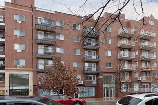 64-73 Austin St in Rego Park, NY - Building Photo