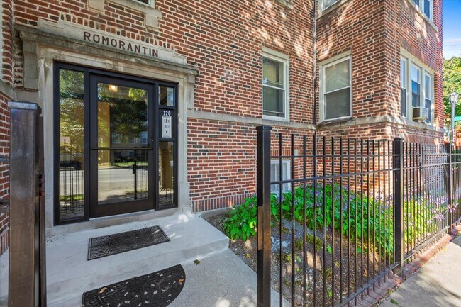 120 Custer Ave in Evanston, IL - Building Photo - Building Photo