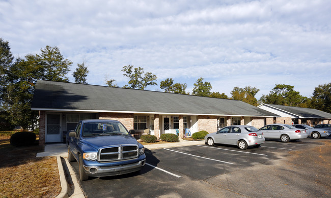 Country Haven Apartments in Milton, FL - Building Photo - Building Photo