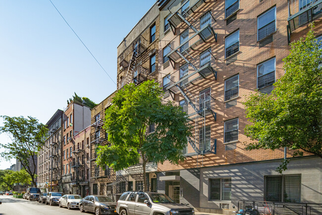 430 E 11th St in New York, NY - Building Photo - Primary Photo
