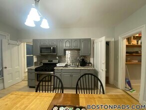 94 Mt Pleasant Ave in Boston, MA - Building Photo - Building Photo