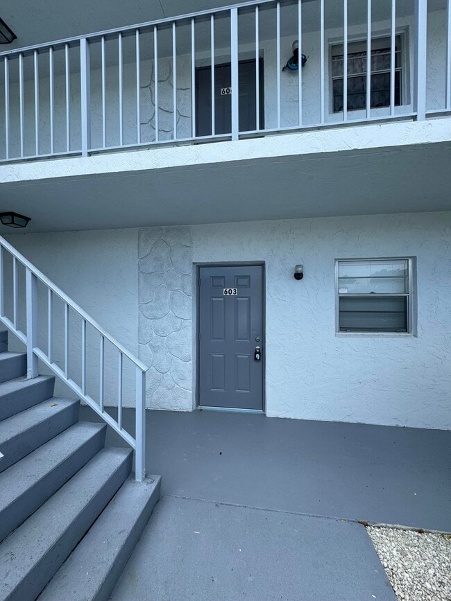 510 24th Ave N, Unit 603 in Lake Worth Beach, FL - Foto de edificio - Building Photo