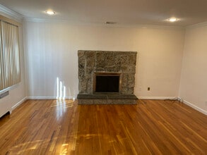 14 /A yet in Bellmore, NY - Foto de edificio - Building Photo