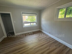 105 Algoma St N in Thunder Bay, ON - Building Photo - Building Photo