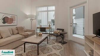 5256 International Dr in Orlando, FL - Building Photo