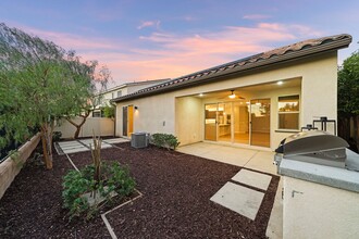 30823 Nature Rd in Murrieta, CA - Foto de edificio - Building Photo