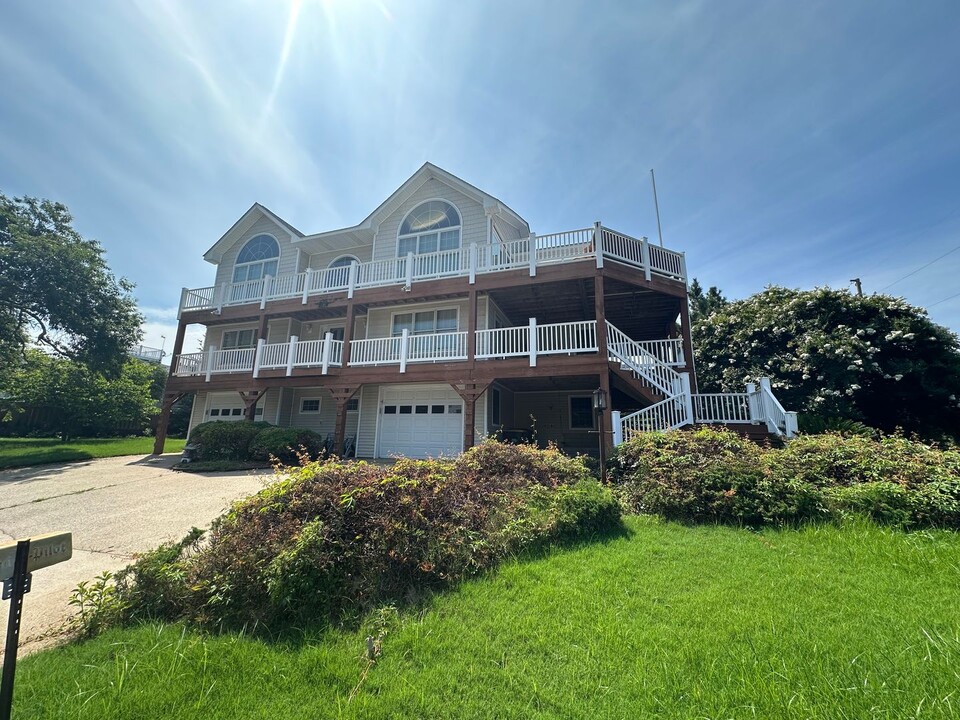 3207 Bay Dr in Kill Devil Hills, NC - Building Photo