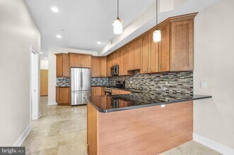 2050 Frankford Ave in Philadelphia, PA - Building Photo - Building Photo