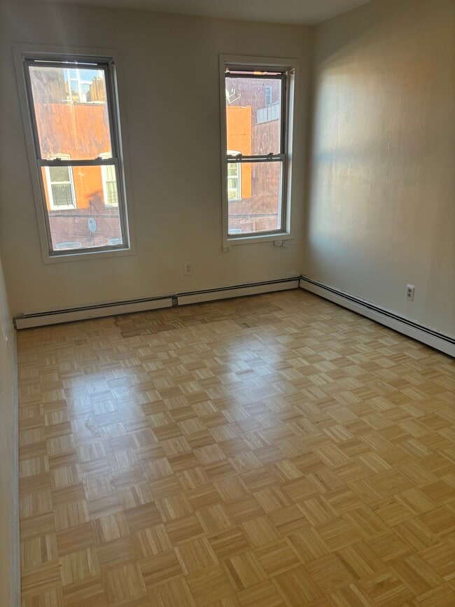 201 E 51st St, Unit Apt 2 in Brooklyn, NY - Foto de edificio - Building Photo