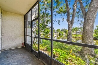 9125 Tudor Dr in Tampa, FL - Building Photo - Building Photo