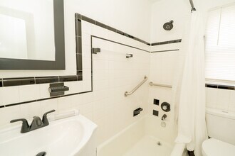 1037 16th St S in Arlington, VA - Building Photo - Building Photo
