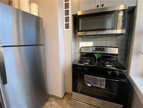 2 Nicholas St-Unit -3F in Staten Island, NY - Building Photo - Building Photo