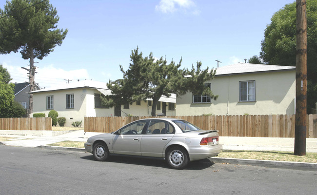 3695-3707 E 15th St in Long Beach, CA - Building Photo - Building Photo