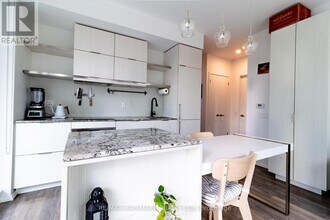 197 Yonge St in Toronto, ON - Building Photo - Building Photo