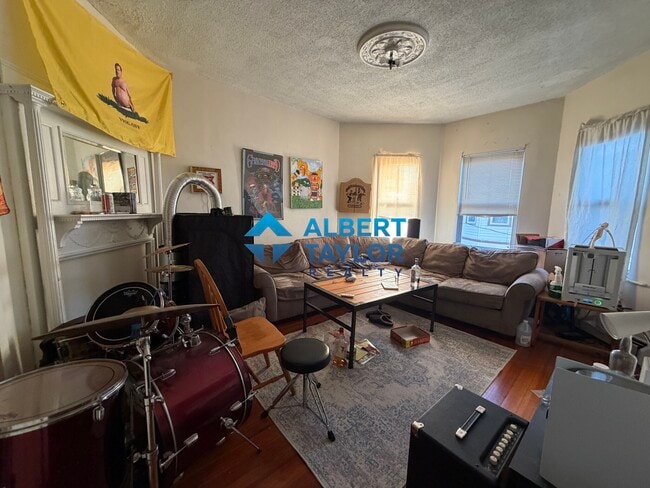 34 Darling St, Unit 3 in Boston, MA - Building Photo - Building Photo