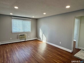 1168 Main St, Unit B2 in Stratford, CT - Foto de edificio - Building Photo