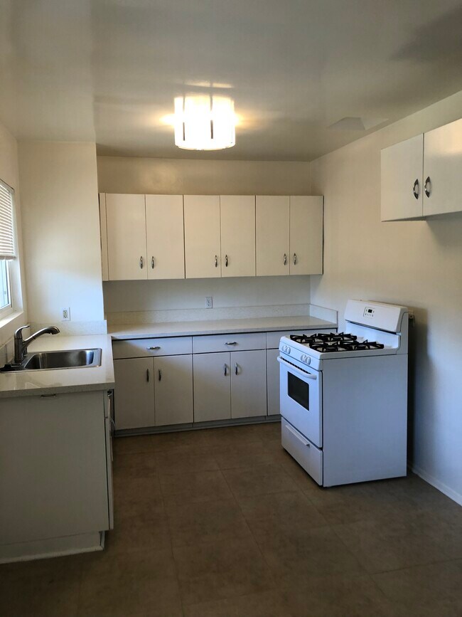 12054 Moorpark St Apartments and Nearby Studio City Apartments For Rent