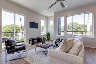 3308 Birmingham Ave in Dallas, TX - Building Photo - Building Photo