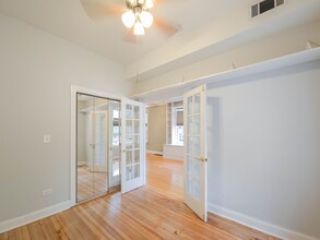 3852 N Southport Ave, Unit 1 in Chicago, IL - Foto de edificio - Building Photo