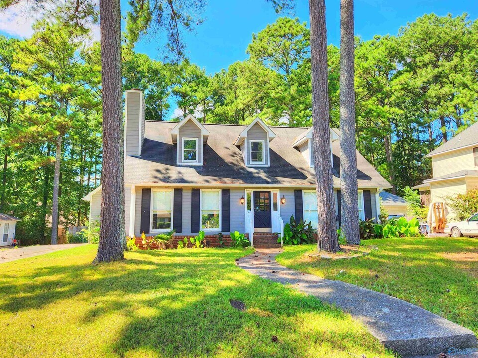 1815 Shellbrook Dr NW in Huntsville, AL - Building Photo