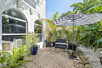 715 Kaye St in West Palm Beach, FL - Foto de edificio - Building Photo