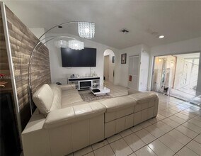 18800 NW 84th Ave in Hialeah, FL - Building Photo - Building Photo