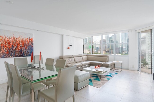 1901 Brickell Ave in Miami, FL - Building Photo - Building Photo