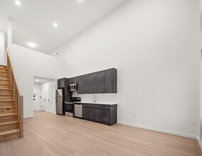 1 Mallory Ave in Jersey City, NJ - Building Photo - Building Photo