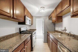 4600 Duke St, Unit 719 in Alexandria, VA - Building Photo - Building Photo