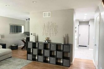 28713 Conejo View Dr in Agoura Hills, CA - Foto de edificio - Building Photo