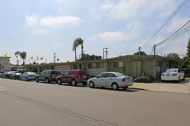 1221-1235 Iris Ave in Imperial Beach, CA - Building Photo - Building Photo