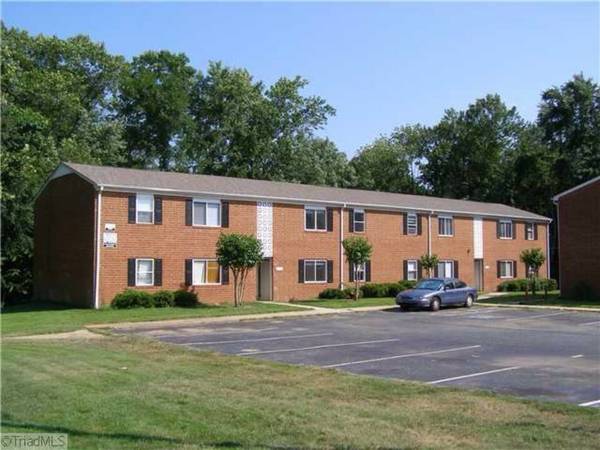 Autumn Square in Greensboro, NC - Building Photo