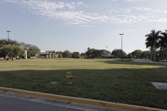 Midtown - Phase II in Plantation, FL - Foto de edificio - Building Photo