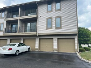 2 Sam Bonnell Dr, Unit 2 in Clinton, NJ - Building Photo - Building Photo