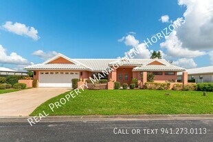 534 Warwick Ln in Venice, FL - Building Photo