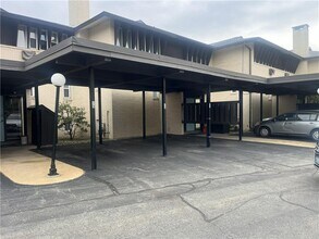 400 Narragansett Pkwy in Warwick, RI - Building Photo - Building Photo