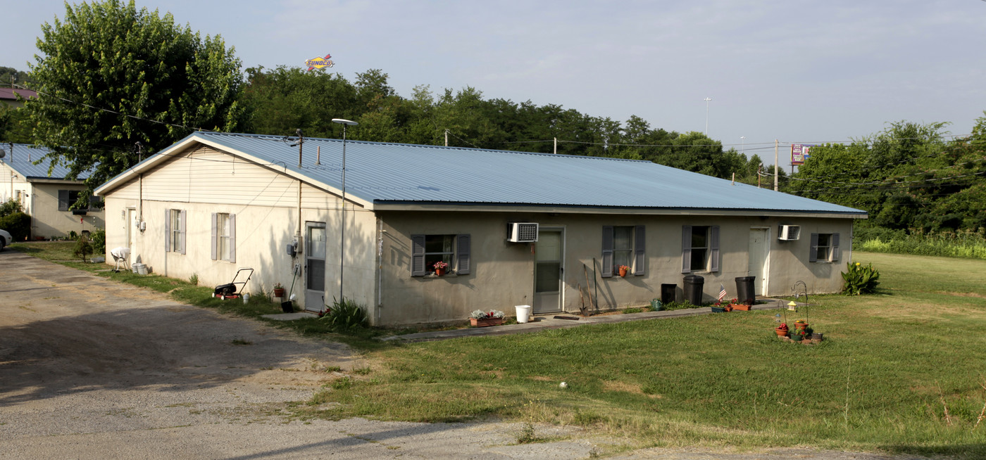 2049-2059 Monroe St in Sweetwater, TN - Building Photo