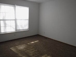 5610 Valley View Dr, Unit A in St. Joseph, MO - Foto de edificio - Building Photo