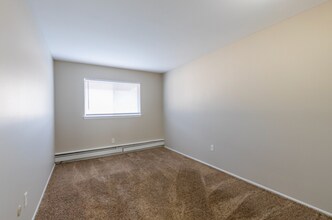23700 W Warren Ave in Dearborn Heights, MI - Building Photo - Building Photo