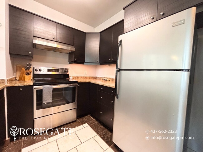 140 Dunlop St E in Barrie, ON - Building Photo - Building Photo