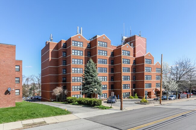 Carrick Regency in Pittsburgh, PA - Building Photo - Building Photo