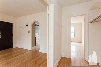 4912 N Hoyne Ave, Unit 2S in Chicago, IL - Building Photo - Building Photo