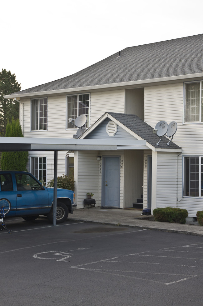 1005 Bryan Ct in Silverton, OR - Building Photo - Building Photo