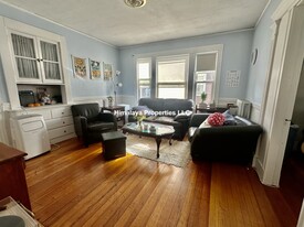 82 Quincy St, Unit 2 Apartamentos