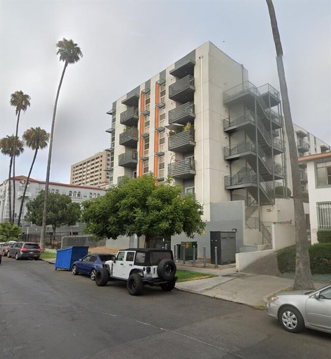 540 Normandie Ave in Los Angeles, CA - Building Photo - Building Photo